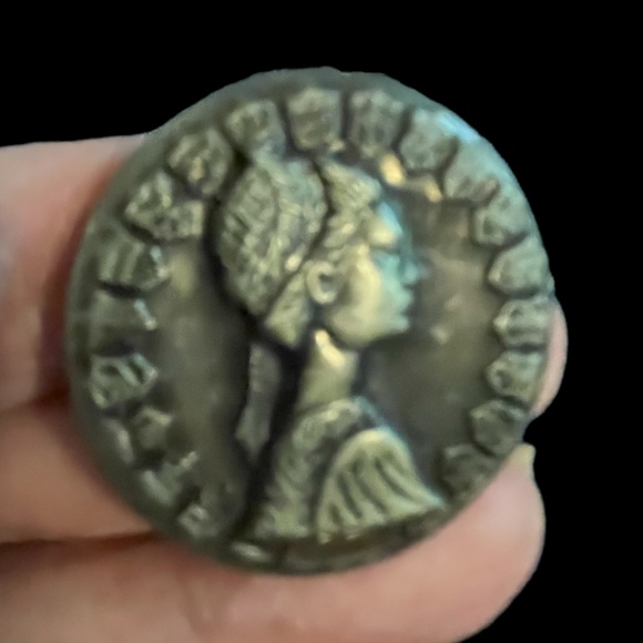 3 Vintage Buttons - Picture 2 of 4